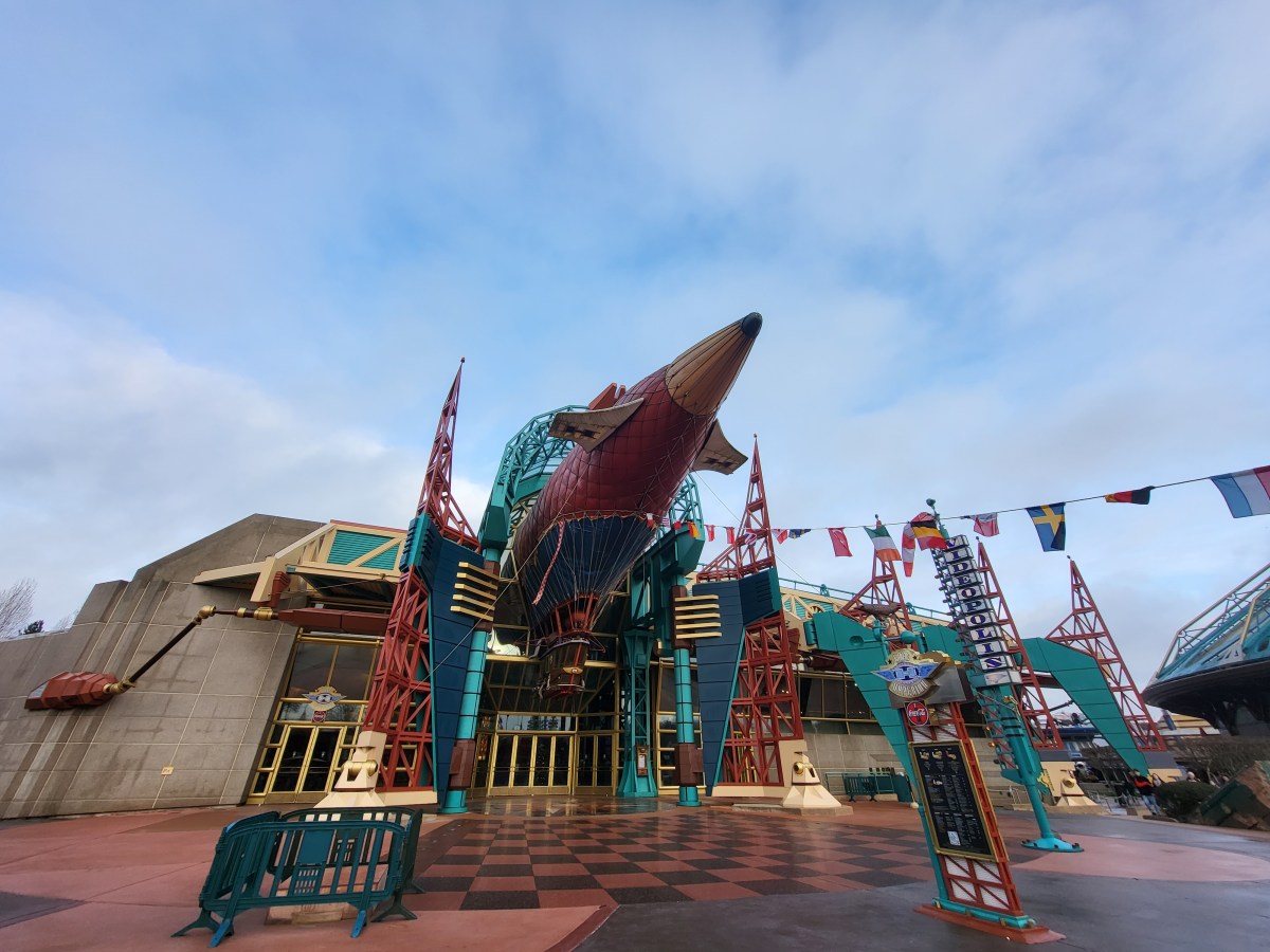 The Hyperion Cafe – Quick Service dining in&nbsp;Discoveryland