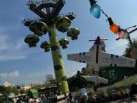 Toy Soldiers Parachute Drop at Walt Disney&nbsp;Studios
