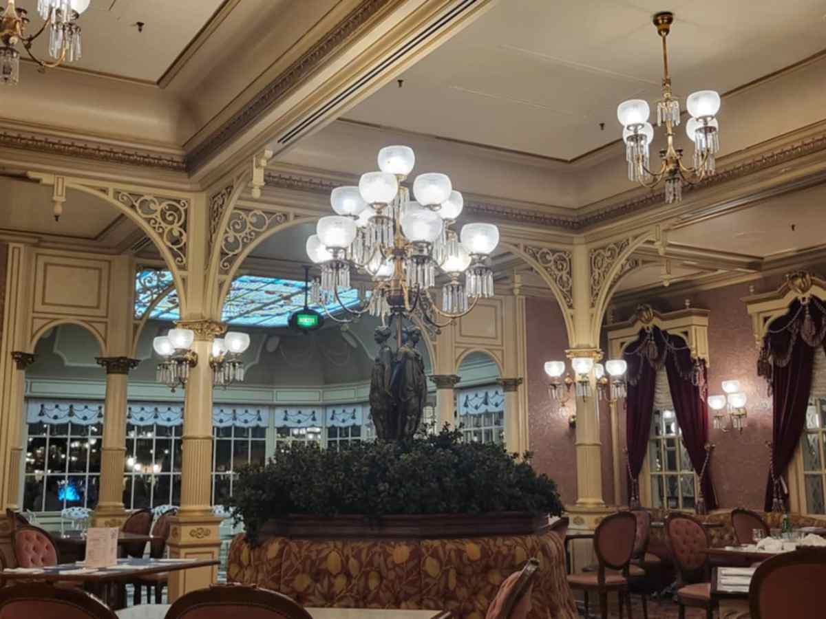 Plaza Gardens Character Dining Review in Disneyland&nbsp;Paris
